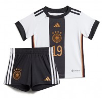 Deutschland Leroy Sane #19 Fußballbekleidung Heimtrikot Kinder WM 2022 Kurzarm (+ kurze hosen)